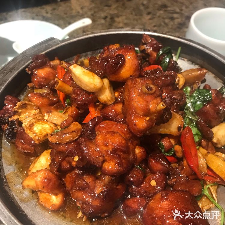 肉非常少，三杯鸡口味不错