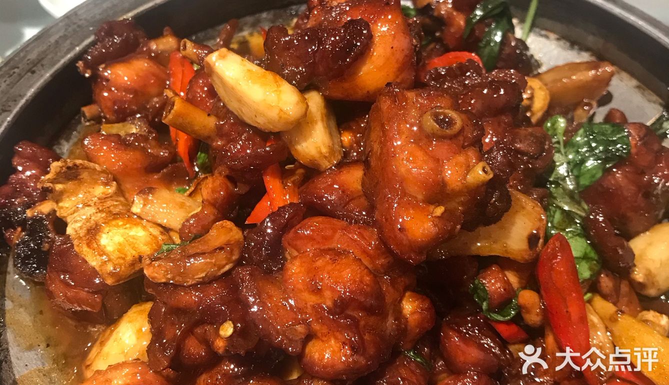 肉非常少，三杯鸡口味不错