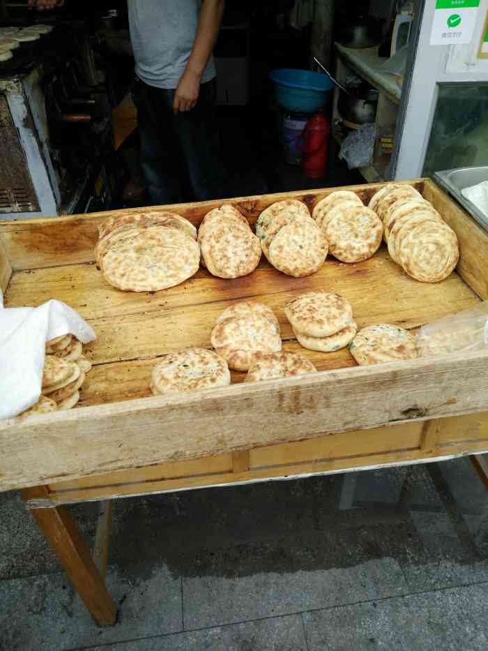 泰安油酥火烧-"火烧是我最爱吃的小吃,他们家火烧还算做的.