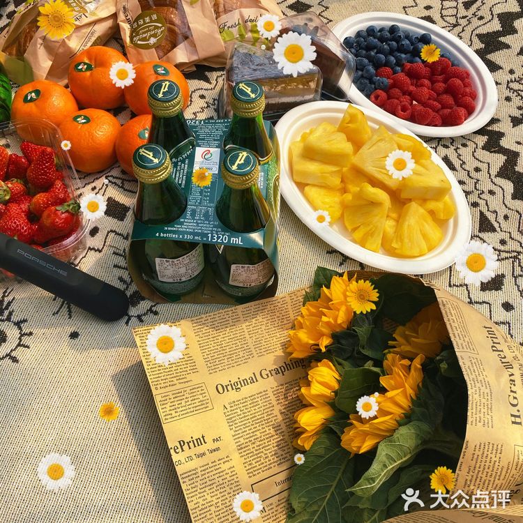 河边全是桃树,超级美,唯一不好就是河岸太高,离水太远