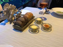 餐前面包-迪拜帆船酒店海底餐厅