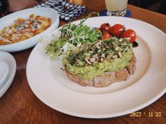 -ROAST coffee & eatery