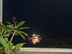 -亮河湾山庄