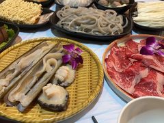 -鲜入围煮花胶鸡海鲜火锅