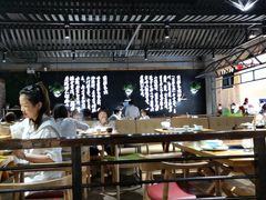 大堂-洪氏嗨捞·广东猪肚鸡·椰子鸡火锅(西咸万象城店)