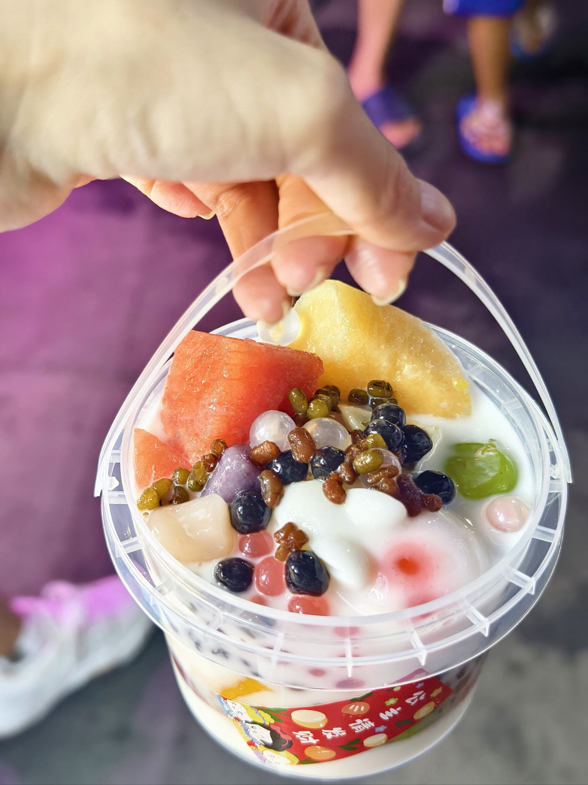 0元玩转这座城
现在到处出现了这种自选的甜品,水果和一些小配料