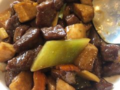 黑椒土豆牛肉粒-顺峰海鲜酒楼(省府店)