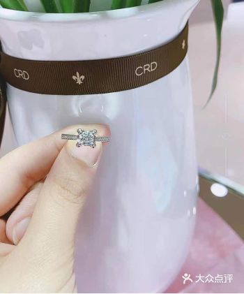 这么特别的婚戒见过吗？今天在CRD克徕帝选好了婚戒