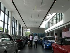 -上海宝信宝马4S店