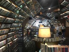 -钟书阁(珍园店)