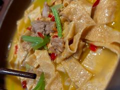 -阿瓦山寨·湘菜现炒·剁椒鱼头王(咸阳总店)
