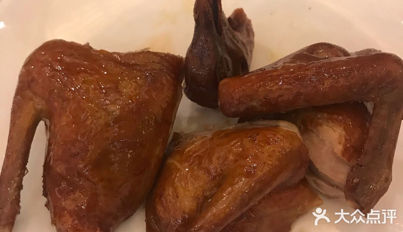 唐宫的午餐套餐来了还是很划算的，这个小兔子真的很好看
