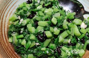 Black Bean and Mustard Greens