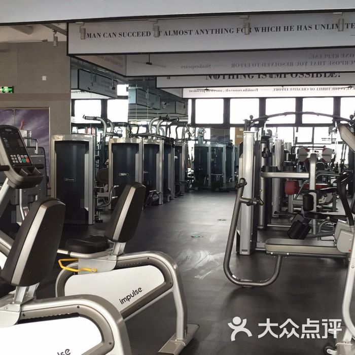 银吉姆·英派斯健身俱乐部