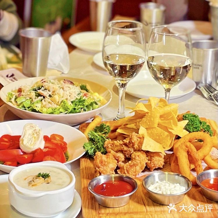 朋友聚餐首选地🦞鲜活波龙太豪横啦‼️