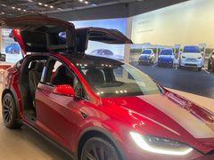 -TESLA 特斯拉(上海太古汇体验店)
