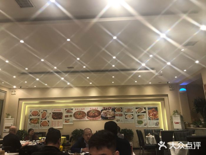 巢香扣肉馆大堂图片