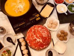 浓厚原只鸡煲花胶汤-鲜入围煮花胶鸡海鲜火锅