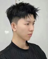-一家只做男发烫染的店