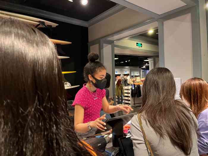 hollister(天环广场店)-"第一次想给店员打两星 有些店员还是不错.