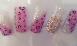 点击看大图 粉红顽皮豹哦-指慕坊美甲造型
