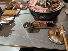 -围炉肉舍•炭烤活鳗•丹东海鲜烤肉(步行街店)