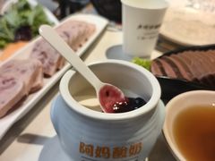-老牌坊云南鱼豆花火锅(哈西万达店)