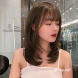 脸型的轮廓是曲线型,五官量感是小量感