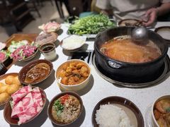 -贵府酸汤牛肉火锅·贵州老字号(飞山街店)