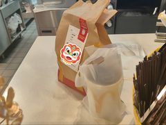 -麦当劳(上海虹桥站30B检票口楼上)