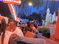 -何师烧烤Pro ·江湖川菜·小龙虾·精酿(太古里旗舰店)