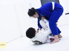 -菠萝格斗巴西柔术训练馆