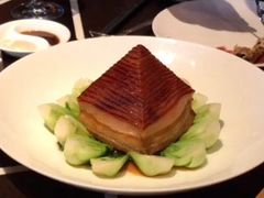 金牌扣肉配玉米饼-杭州西子湖四季酒店·金沙厅