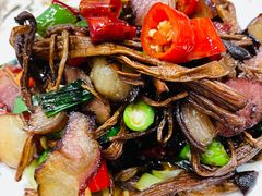 茶树菇炒腊肉-百味手拨龙虾馆(愚园路店)