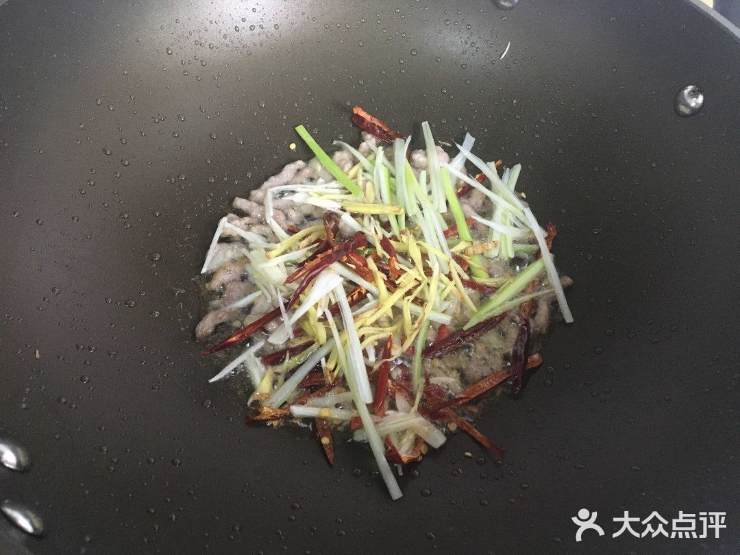 夏日必做家常小炒之榨菜丝炒胡萝卜丝