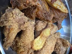 原味炸鸡和酱油鸡双拼-MI WU FACTORY米屋美食工厂餐厅(绿地店)