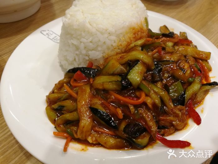 松花山西刀削面鱼香茄子盖饭图片