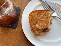 -ROAST coffee & eatery