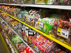 -咻啵翔翔零食基地(万达广场店)
