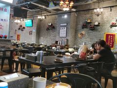 大堂-巴四老城区炭火蛙锅(张江店)