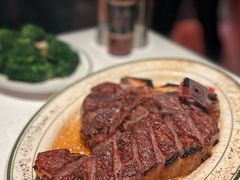 -Wolfgang’s Steakhouse 沃夫冈牛排馆(上海白玉兰广场店)