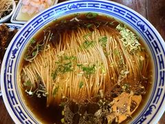 红汤底-同得兴 Since·1995 传统苏式面馆(嘉馀坊店)