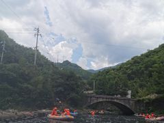 -安吉龙王山峡谷漂流