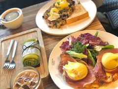 -Common Table · Brunch & Coffee