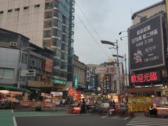 -六合夜市