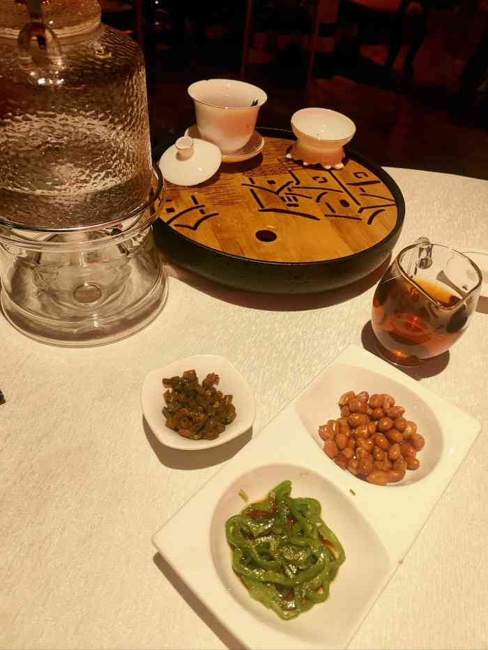 红顶食府(芜湖路店)-"抢到优惠卷50抵100就超赚啦～虽然和.