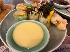 酥炸老虎虾香芒米纸卷配榴莲汁-CHINCHIN 青青·泰国料理(万象食家店)