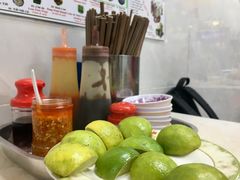 餐具摆设-Pho Hoa Pasteur