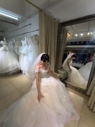 -月月婚纱礼服仓储店(王府井店)