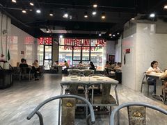 大堂-凤凰路何眼镜香辣蟹(花果园店)